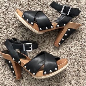 Ankle Strap▫️Black▫️Stud trim▫️Wooden sole▫️Heels